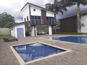 Apt 3BR,2BA, 4mi from SJO Airport, Pool,Gated, Gym